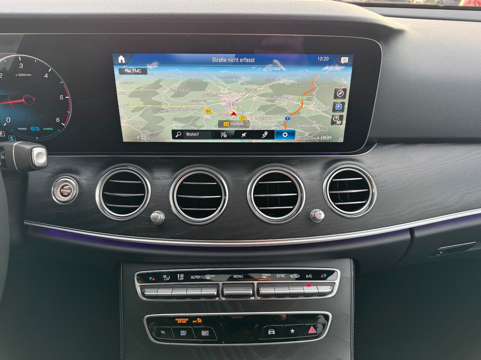 Fahrzeugabbildung Mercedes-Benz E 220d Avantgarde+Distr+Pano+AHK+MultiB+Ambiente