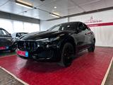 Maserati Levante S Q4 //Pano//ACC//B&W// - Maserati Levante mit Schiebedach