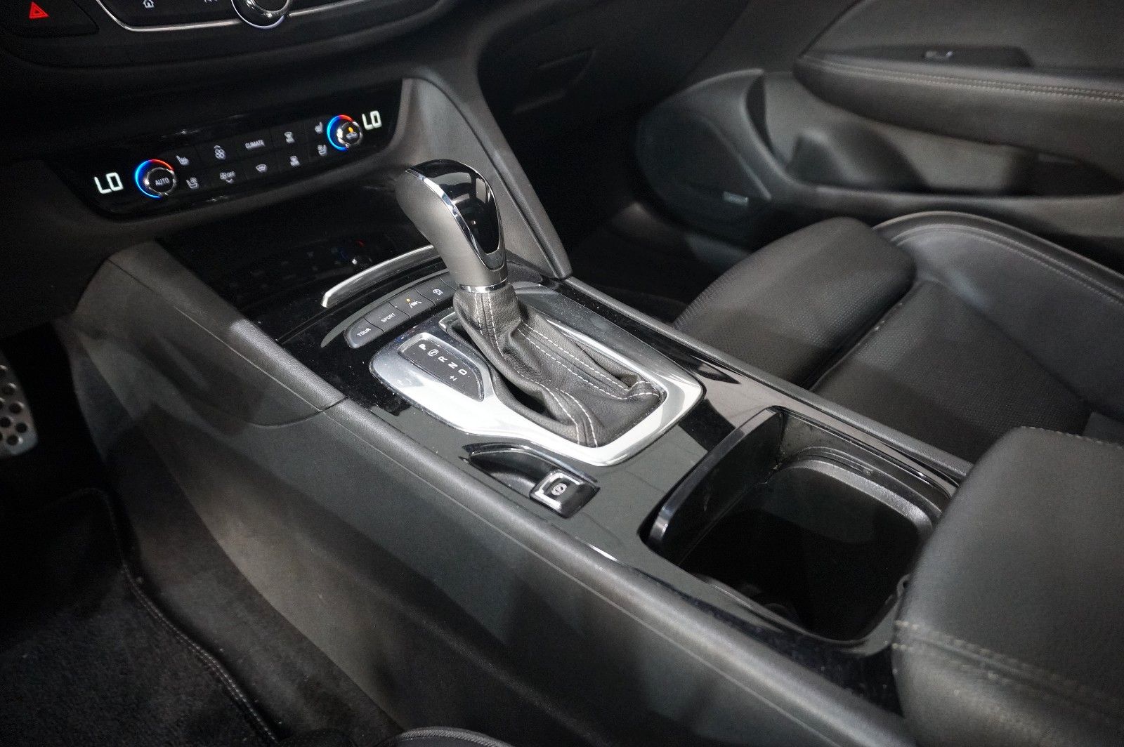 Fahrzeugabbildung Opel Insignia B ST 2.0D GSi 4X4 NAVI/LED/HUD/PANO/AHK