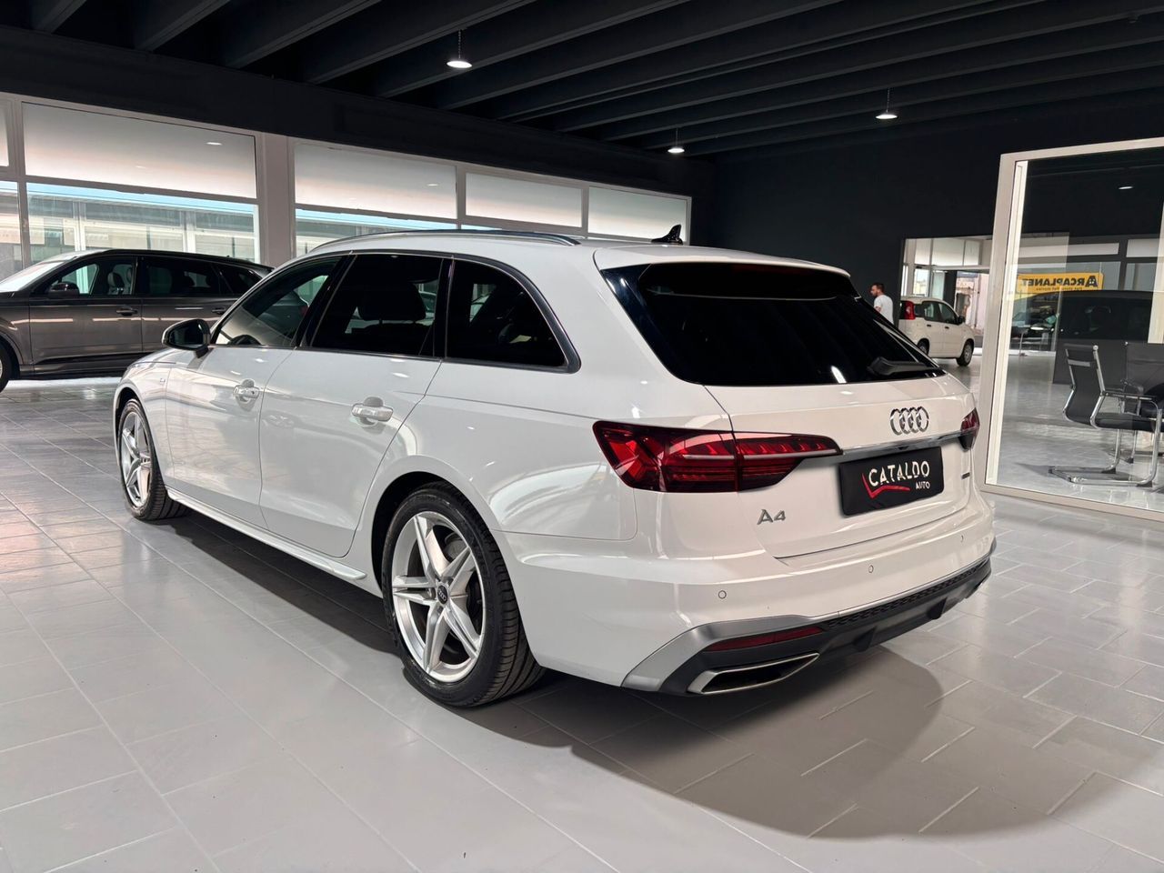 Audi A4 Avant 40 TDI S tronic line edition imagem 3