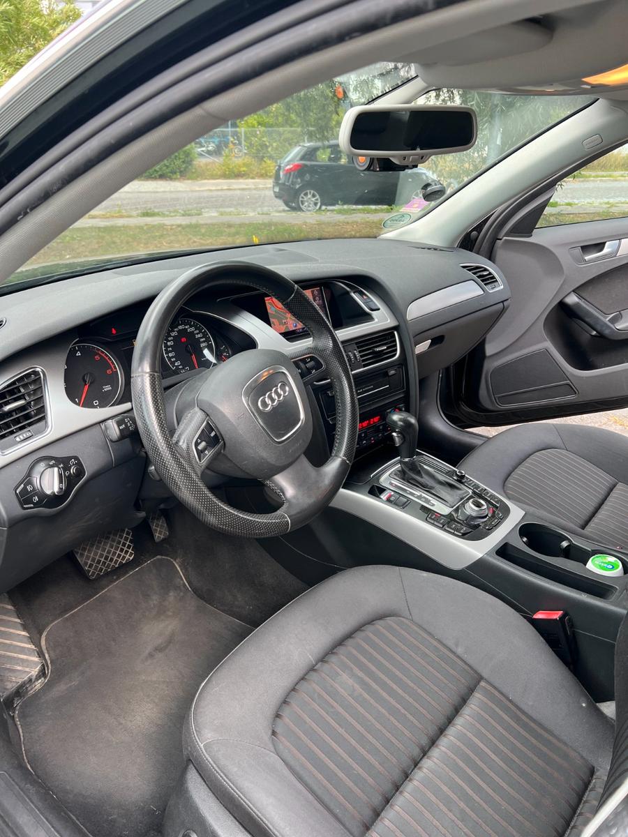 Audi A4 2011 — photo 10