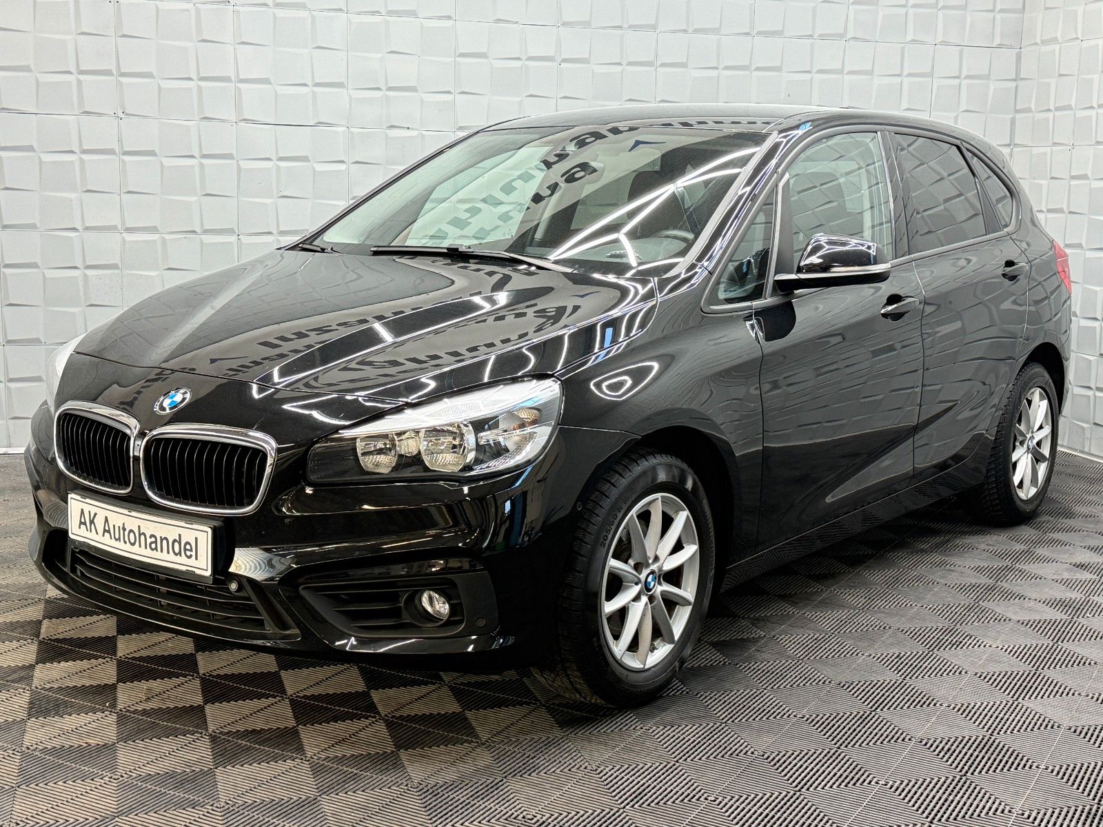 BMW 218i Active Tourer Advantage LED Navi SHZ AHK