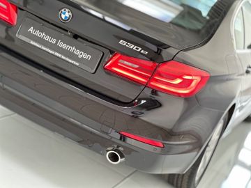 Fahrzeugabbildung BMW 530e iP Kamera Alarm LiveCockpitPlus Sport