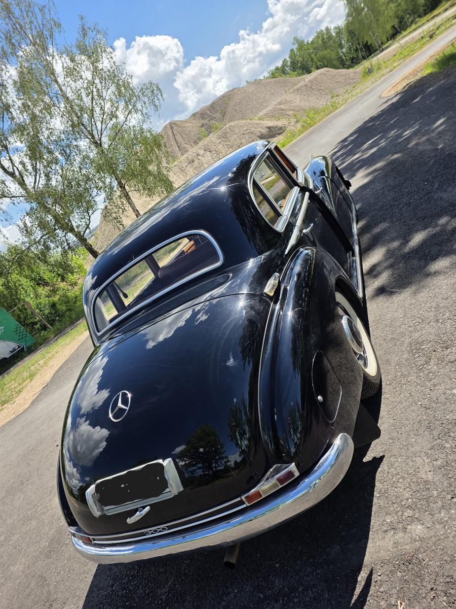Mercedes-Benz 300