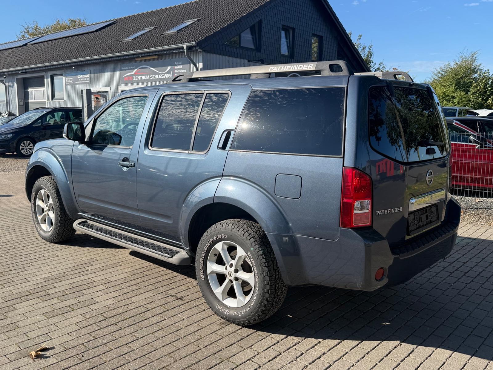 Nissan Pathfinder LE 2.5 dCi 171 ch BVA 4x4 / 7 places / 1ère main / Toit ouvrant / Cuir / Caméra de recul