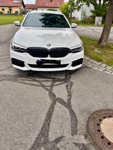 BMW 520d Touring A - Austauschmotor, AHK Sportpaket - mit Diesel-Antrieb: Kombi, Sportpaket