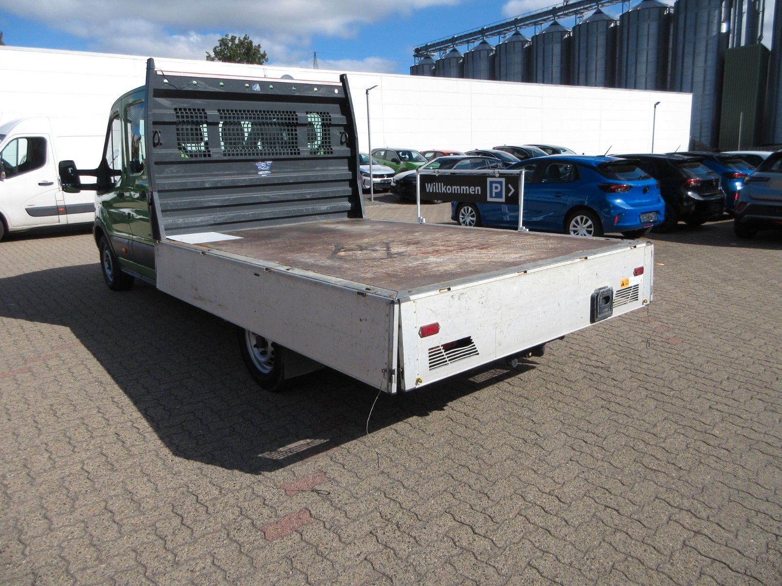 Fahrzeugabbildung Ford Transit Pritsche 350 L4 DoKa/AHK 3,5 to/7-Sitz