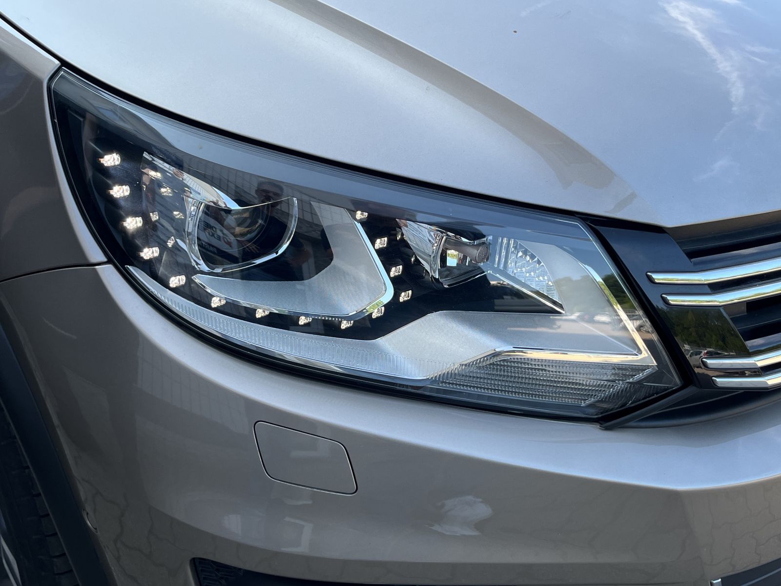 Fahrzeugabbildung Volkswagen Tiguan Sport & Style**4Motion**DSG**Leder**TOP**