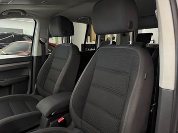 Volkswagen Touran - 11