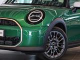 MINI Cooper C Favoured Trim Pano, Head-Up - MINI MINI: Favoured Trim