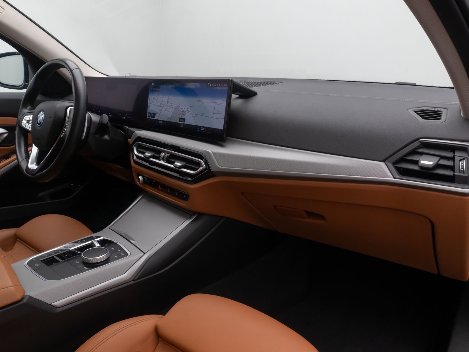 Fahrzeugabbildung BMW 320e Individual DAB HiFi Panorama Sport Leder