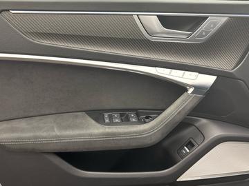 2024 AUDI RS6 — миниатюра 12