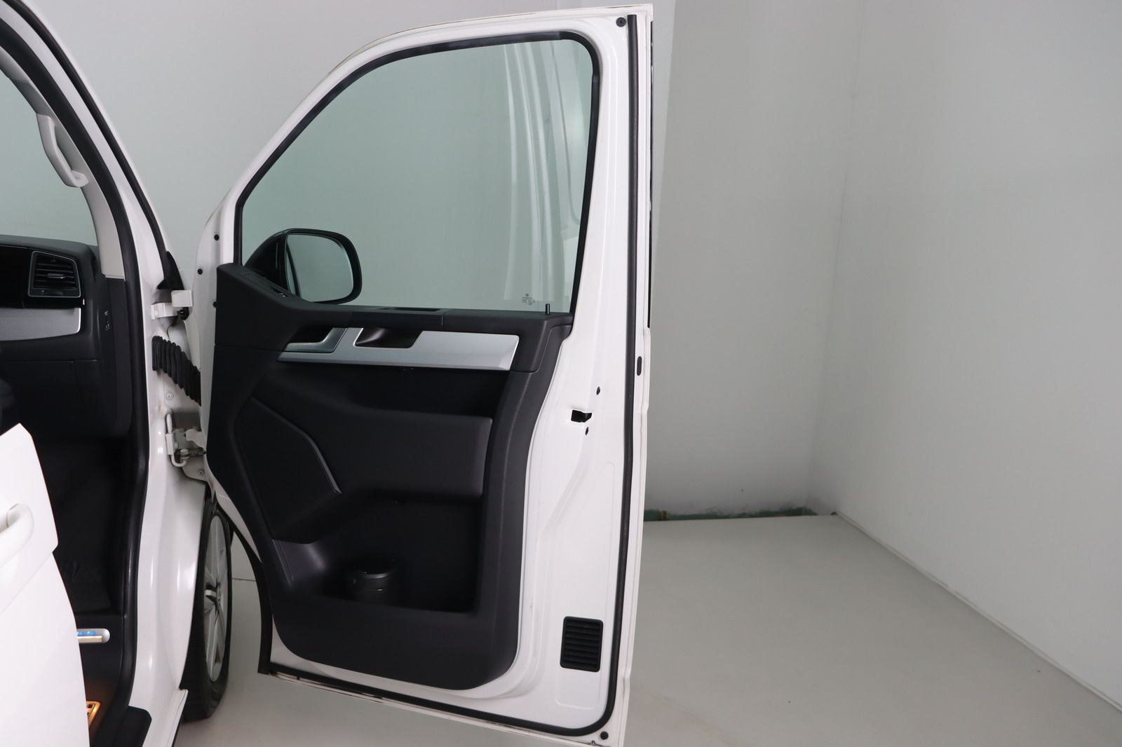 Fahrzeugabbildung Volkswagen T6 2.0 TDI Multivan Highl. * ACC 2xSchiebet LED