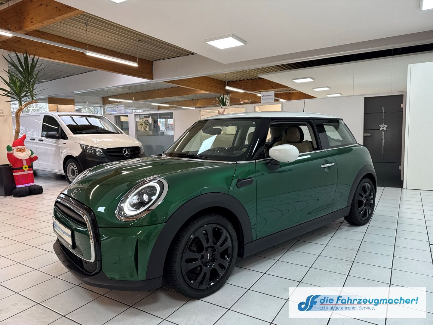 Fahrzeugabbildung MINI Cooper Classic Trim HUD Digitales Cockpit LED Ku