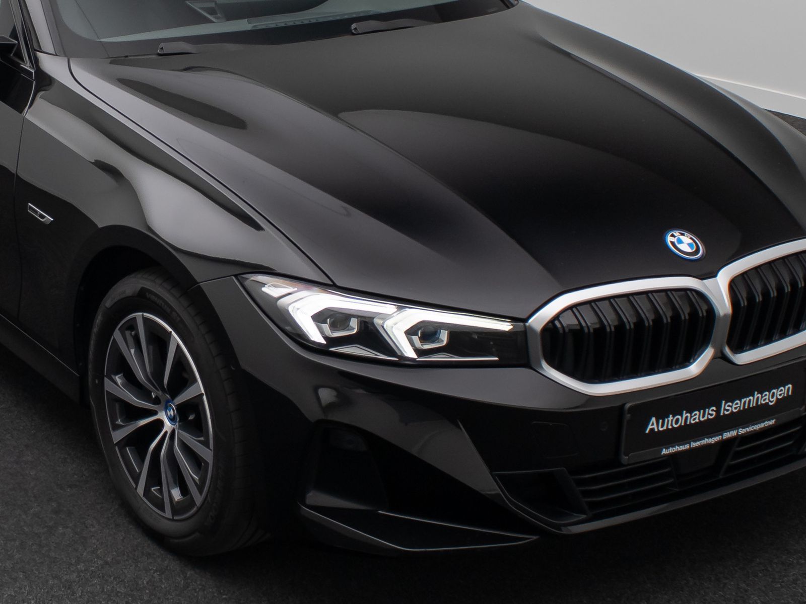 Fahrzeugabbildung BMW 330e Kamera DAB Stop&Go AHK Sport Fernlichtassis
