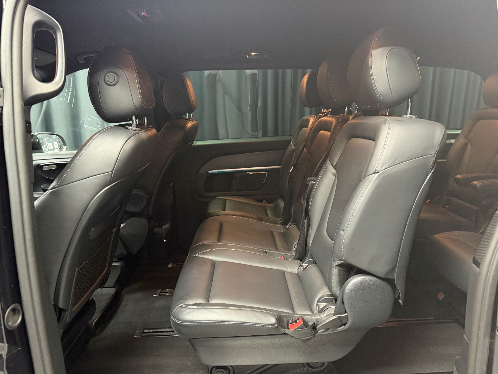 Fahrzeugabbildung Mercedes-Benz V 250d AVANTGARDE AMG EDITION lang|360°|AHK|LEDE