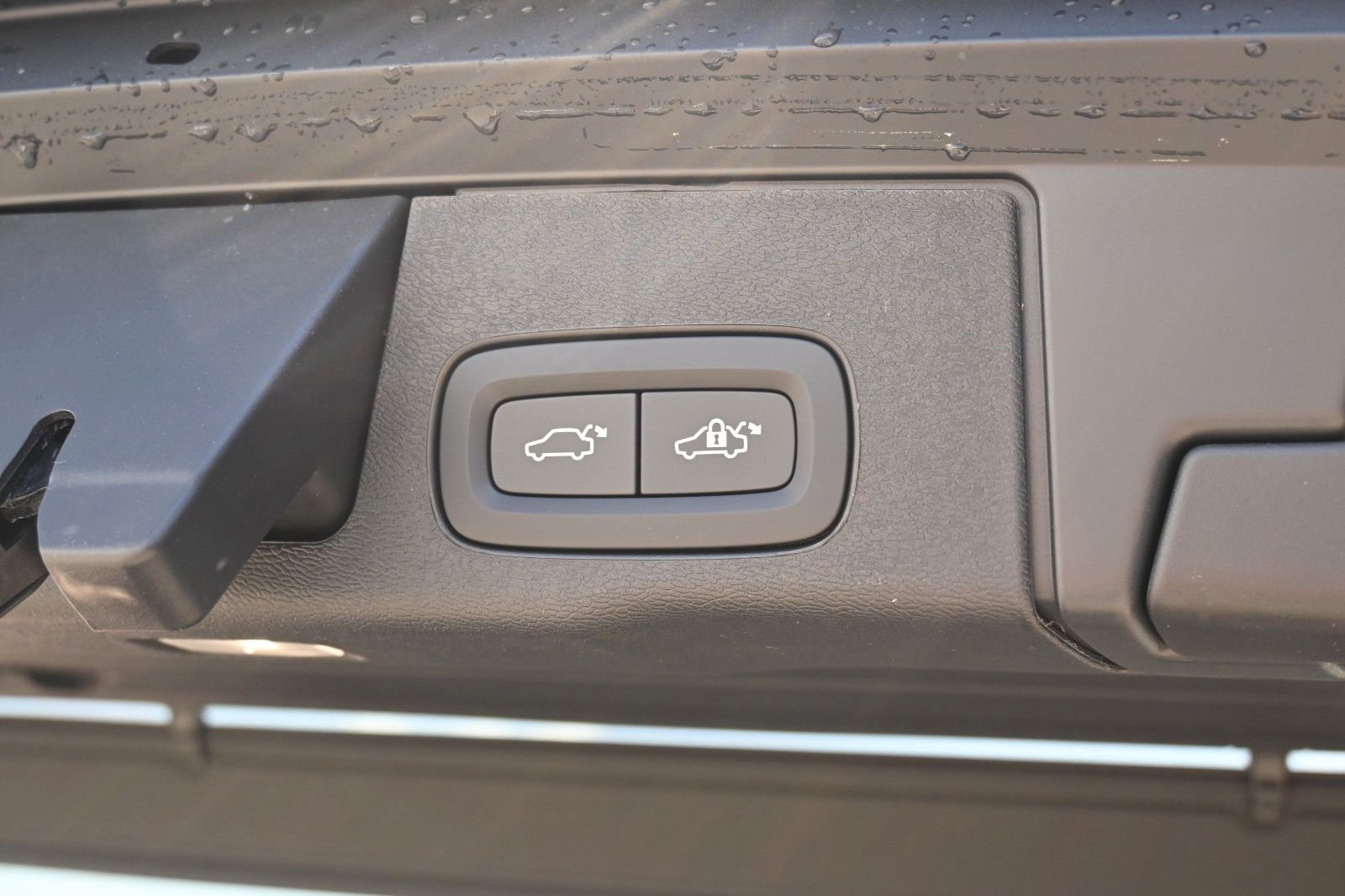 Fahrzeugabbildung Volvo XC60 B5 B AWD Plus Dark*FSHZG*PANO*360°*ACC