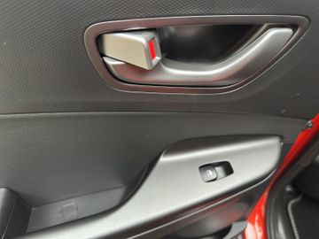 Hyundai KONA ELEKTRO STYLE + NAVIGATION - SOH 91,8%