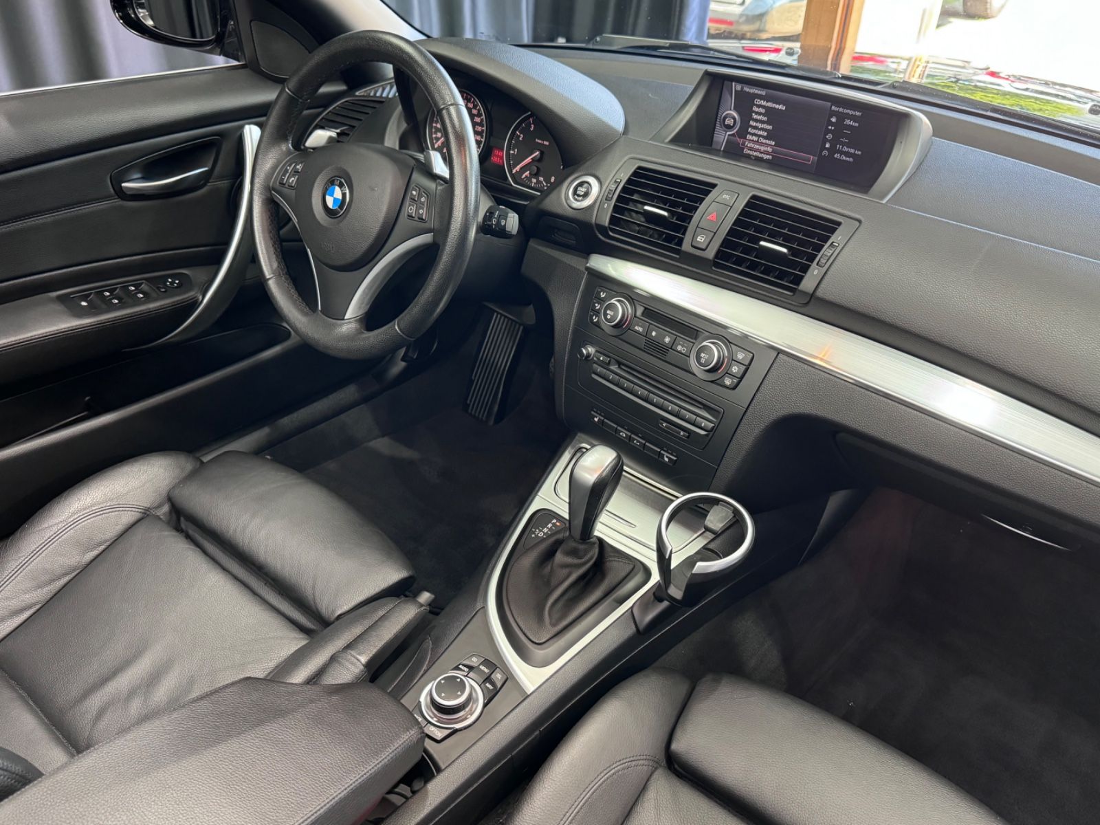 Fahrzeugabbildung BMW 135i Cabrio*M-PAKET*KEYLESS*HIFI*LEDER*NAVI*