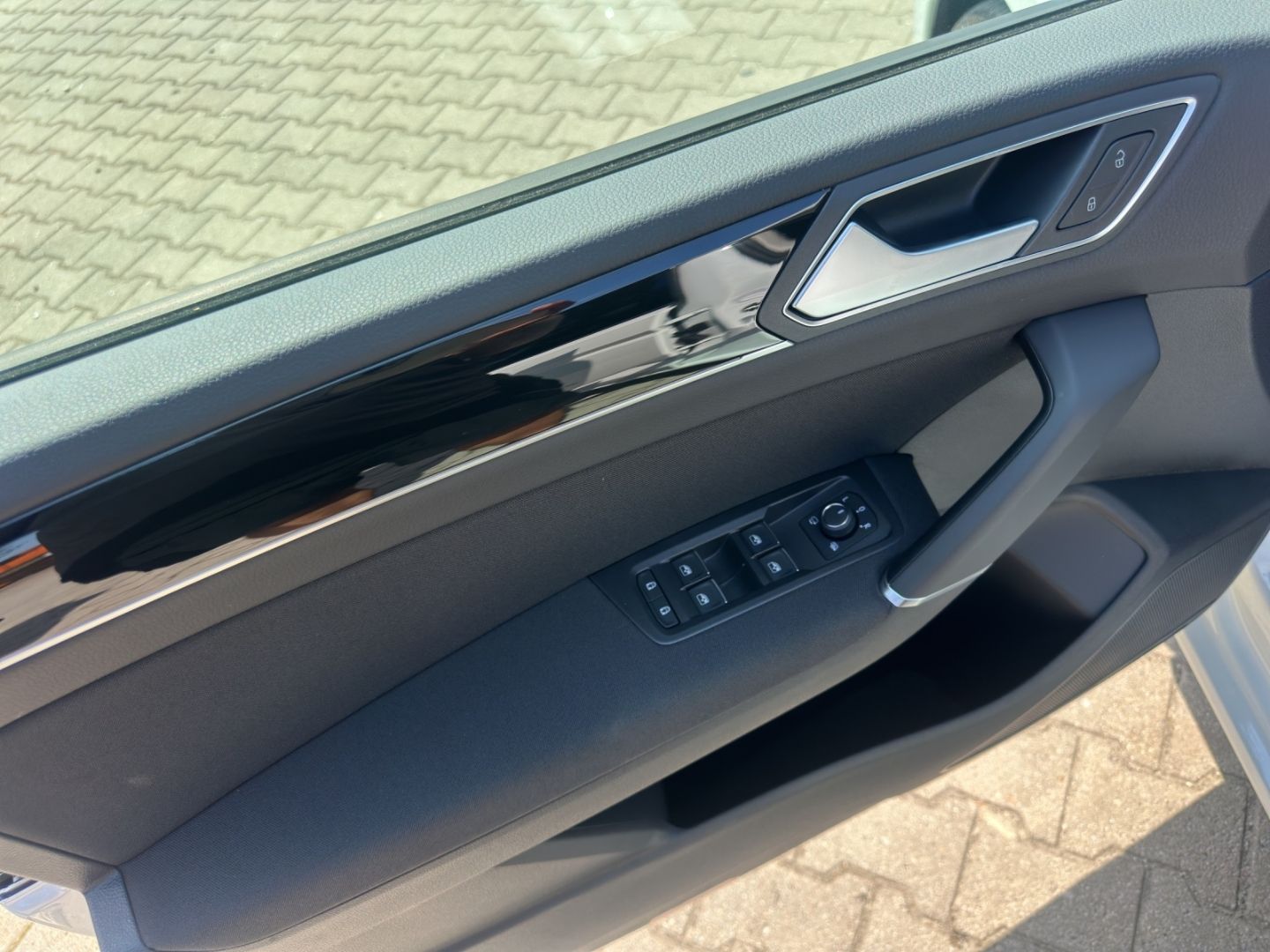 Touran Highline 1.5l DSG StHz Panodach Navi AHK