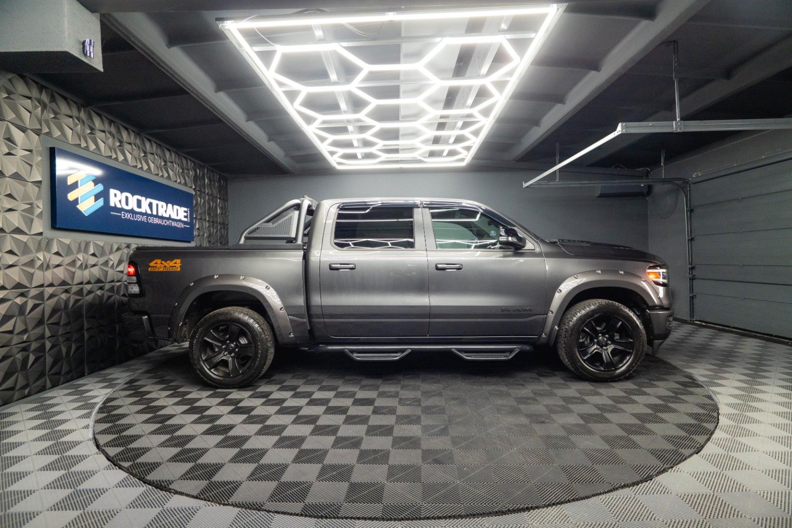 Fahrzeugabbildung Dodge RAM 5.7 V8 HEMI 4x4 OFFROAD Night Limited 19%