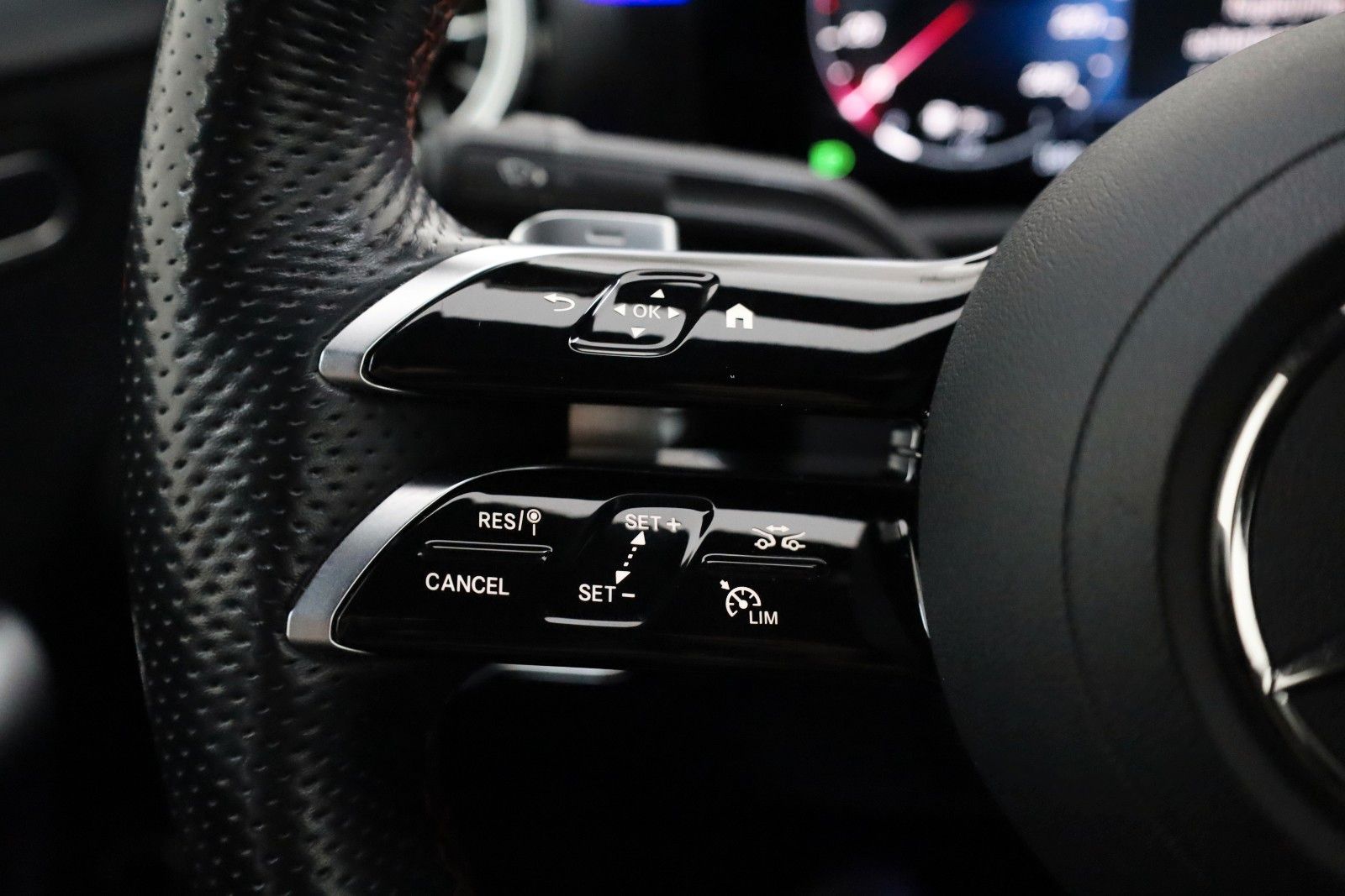 Fahrzeugabbildung Mercedes-Benz A 250 e lim. AMG Line,T.Leder,Navi,LED,ACC,Night
