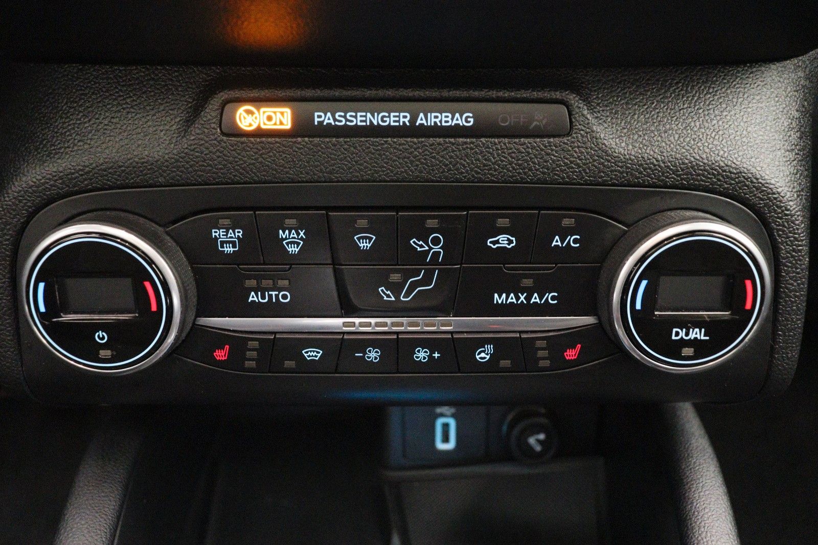 Fahrzeugabbildung Ford Focus 1.0 Turnier ST-Line X EcoBoost M-Hybrid
