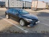 Toyota Camry Hybrid - Toyota Camry mit Benzin-Antrieb: Limousine