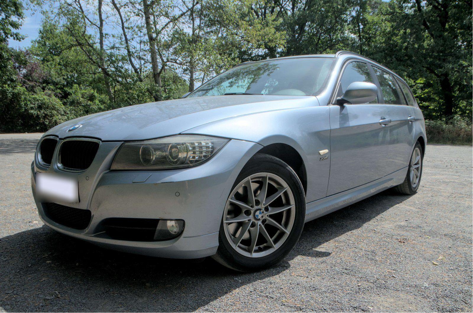 BMW 320 2011 — вигляд ззаду