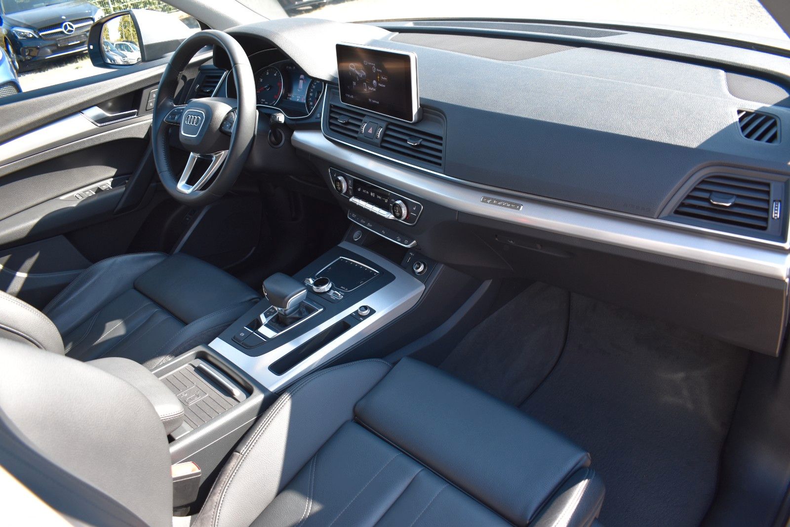Fahrzeugabbildung Audi Q5 40 TDI quattro sport/Anhänger/LED/Tempomat