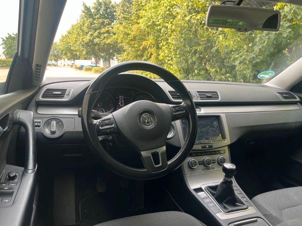 Volkswagen Passat 2012 — photo 11