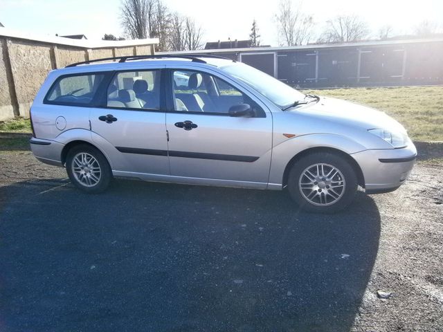 Ford Focus Kombi mit TÜV AHK Klima Facelift