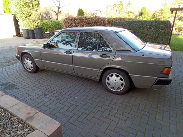 Mercedes-Benz 190 E. 1,8