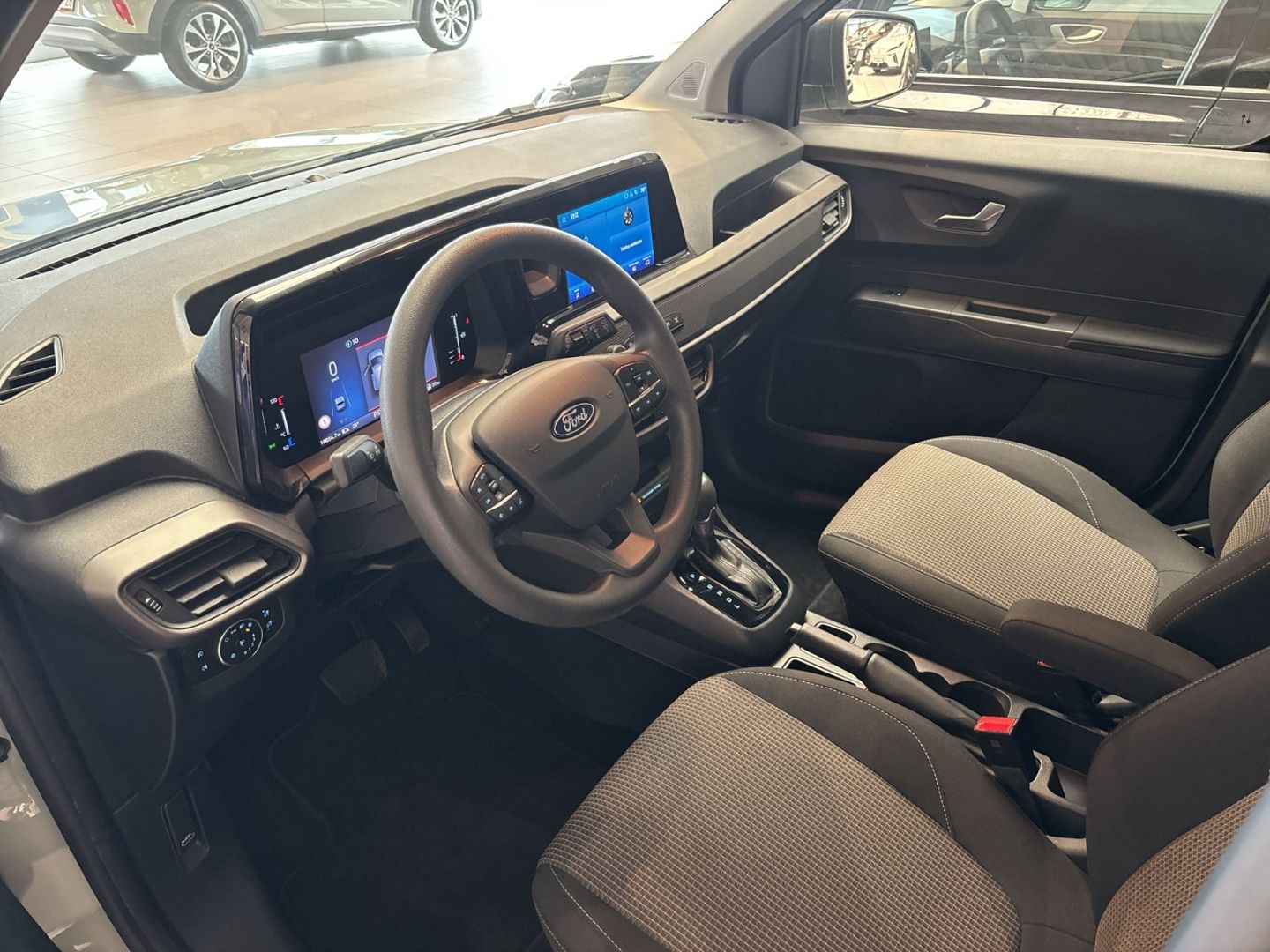 Fahrzeugabbildung Ford Tourneo Courier Trend GJR Klimaautom DAB Spurhal