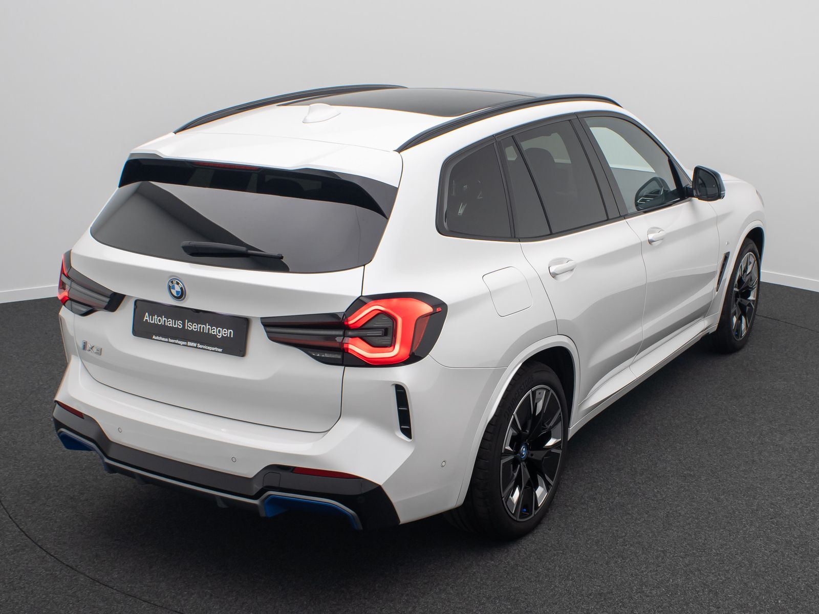 Fahrzeugabbildung BMW iX3 Impressive ACC 360°HUD AHK DAB Panorama H/K