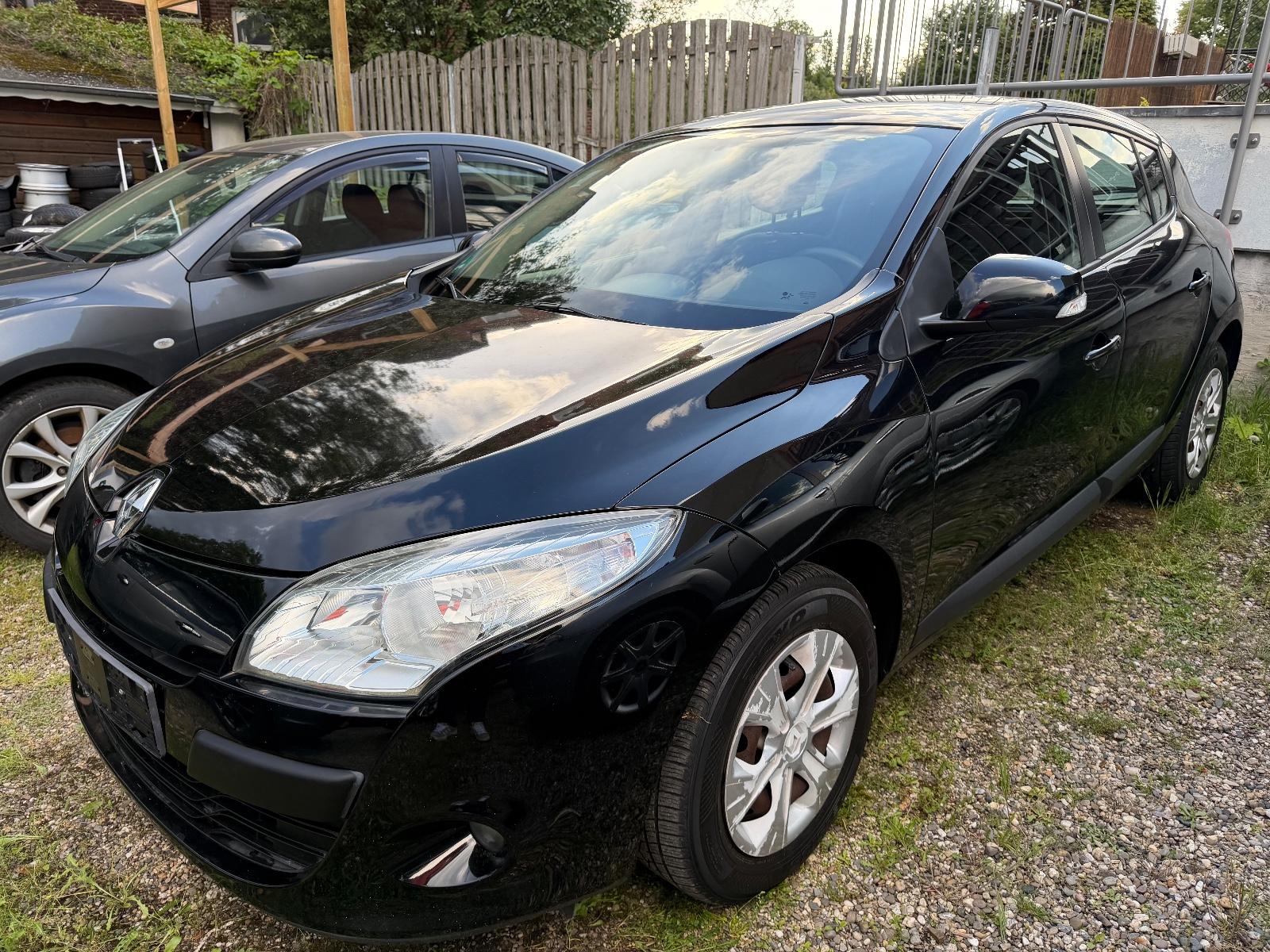 Renault Megane III Lim. 5-trg. Expression  1,6  / KLIMA*