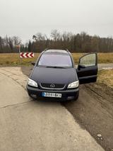 Opel Zafira 2.2 16V  - Opel Zafira aus 2003: 2.2