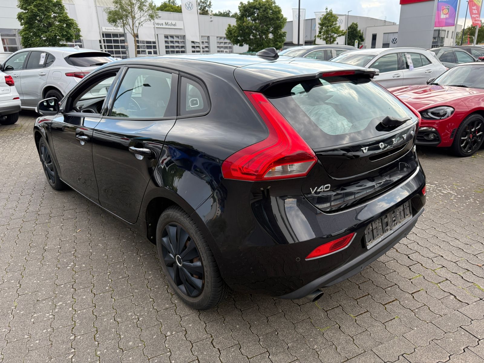 Fahrzeugabbildung Volvo V40 Kinetic RFK KLIMA ALU 8-Fach bereift