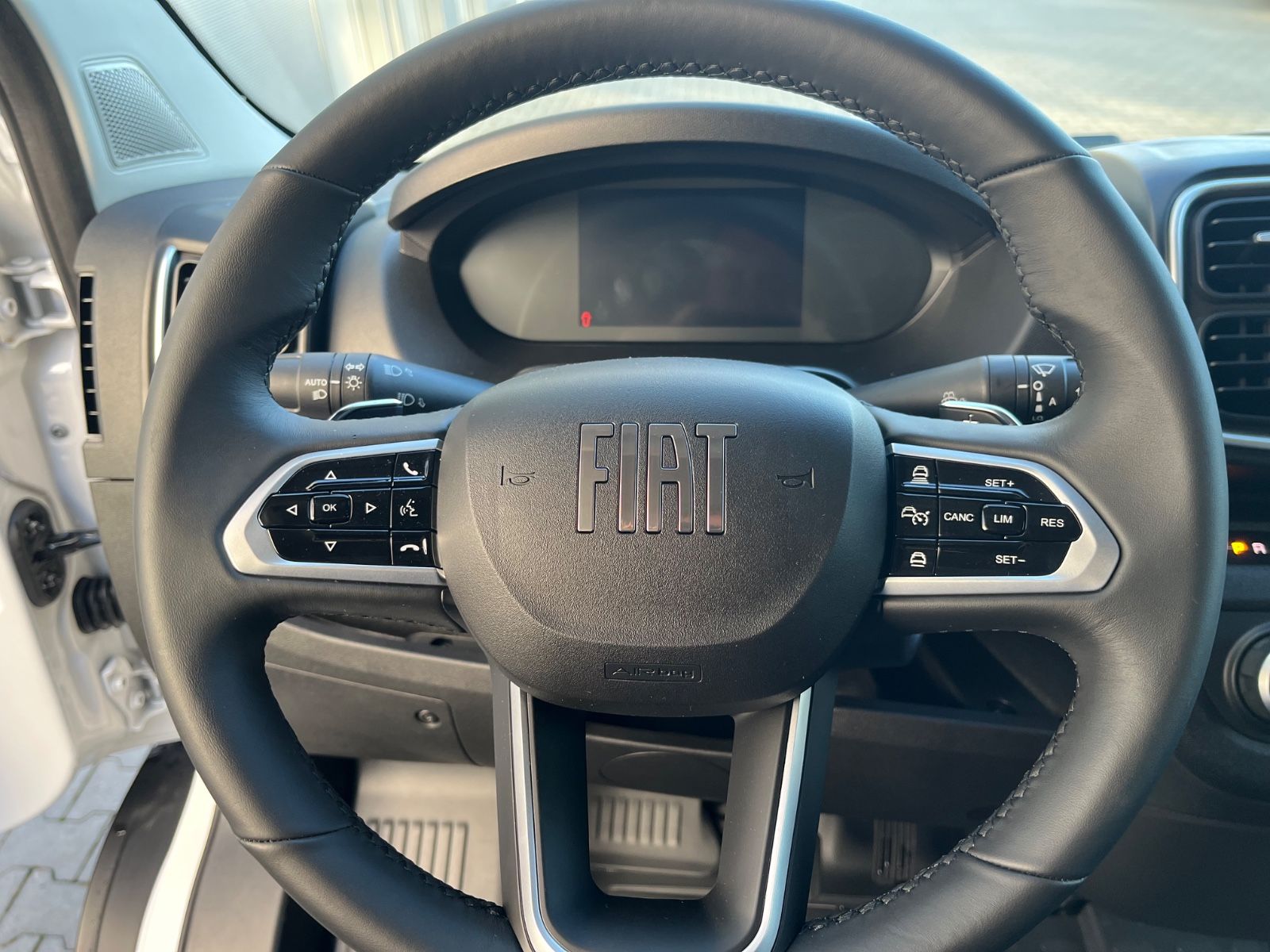 Fahrzeugabbildung Fiat E- Ducato H2 Kastenwagen 40 L3H2 205kW Hochdach