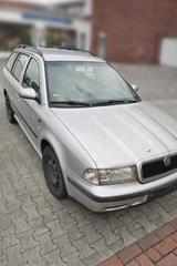 Skoda Octavia Combi 1.6 - - Skoda Octavia aus 2002: Kombi