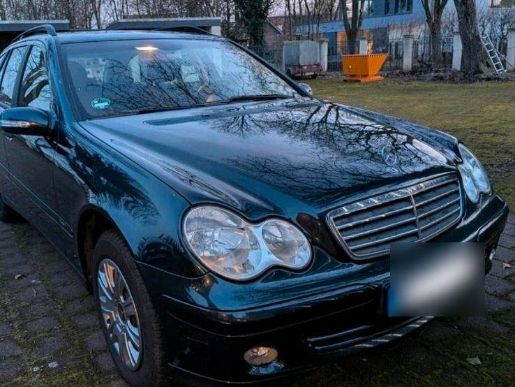 Mercedes-Benz C180 2004 — interior