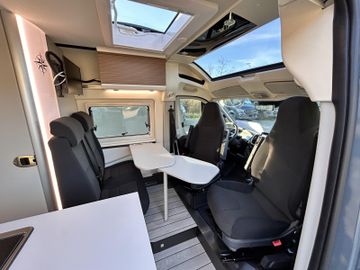 Westfalia Columbus 600 E 180 PS 8G SAT Solar LED Premium