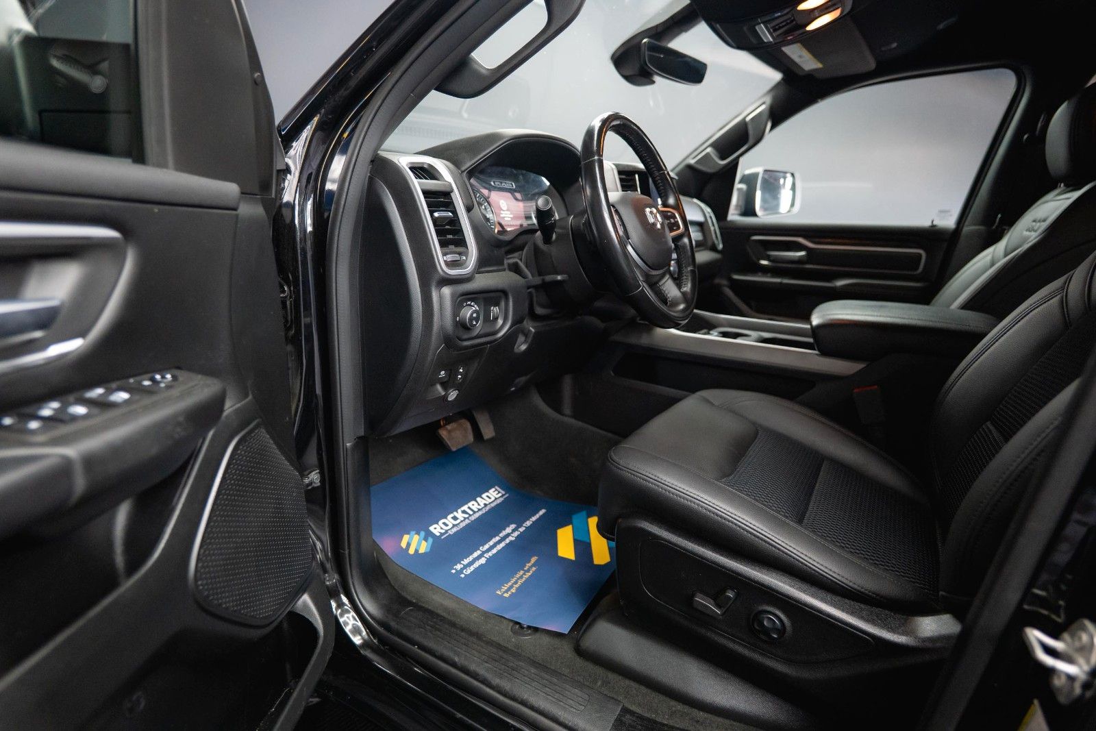Fahrzeugabbildung Dodge RAM 5.7 V8 HEMI 4x4 Offroad Night-Edition LPG