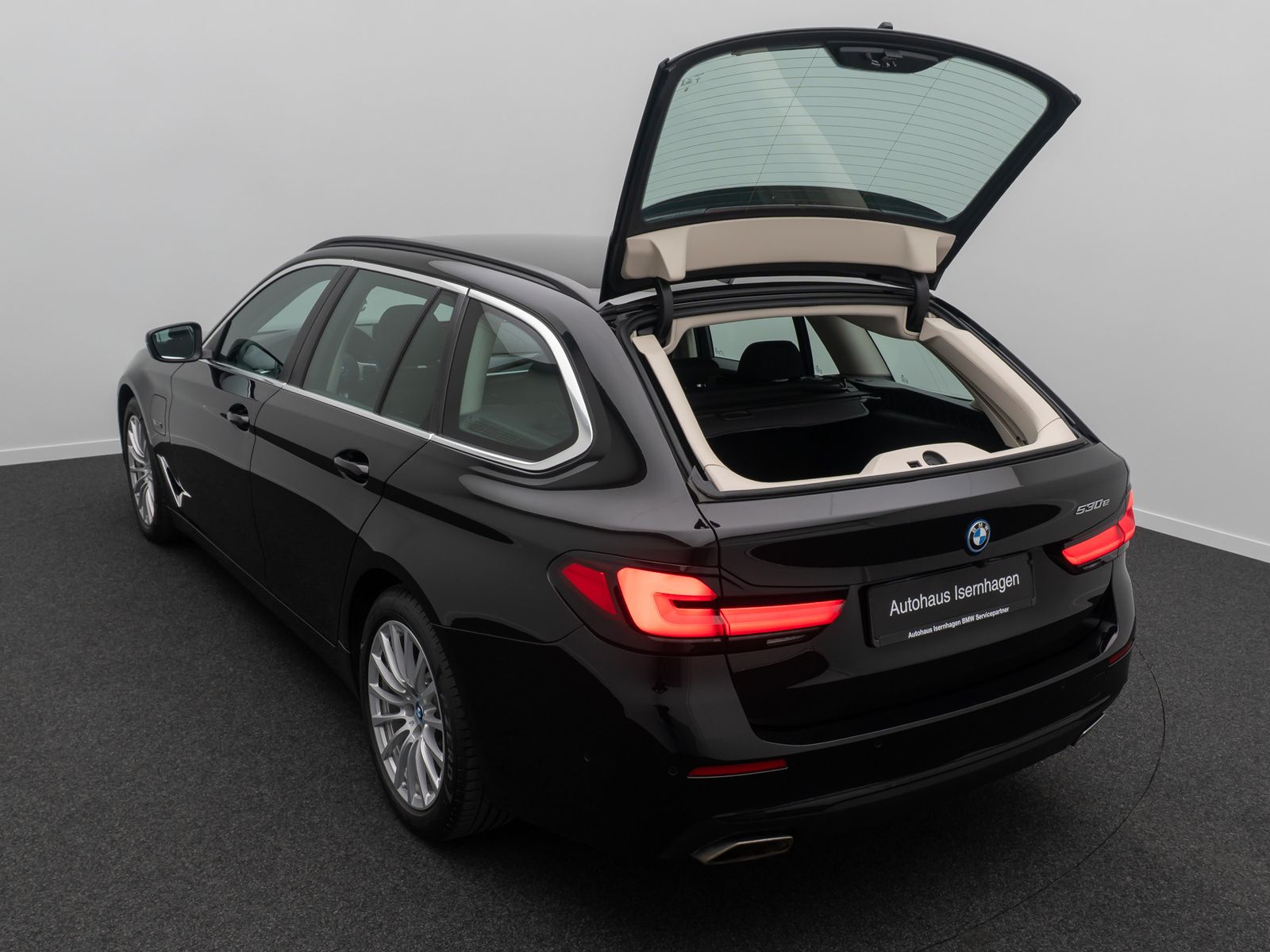 Fahrzeugabbildung BMW 530e Alarm Stop&Go Kamera DAB MSport Parkassist