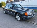 Mercedes-Benz E 220e  Autom.  Schibedach, SitzhzTUV05/2027 - gebrauchte Mercedes-Benz E 220 aus dem Jahr 1992