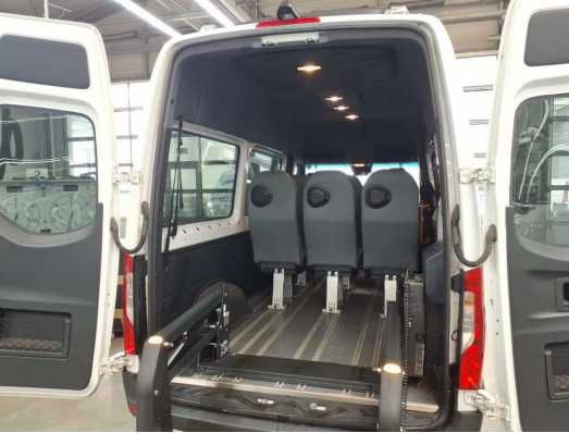 Fahrzeugabbildung Mercedes-Benz Sprinter 317 Kombi L2H2 Mobility Rollstuhl Lift