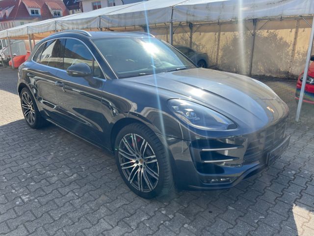 Porsche Macan Turbo mit Performance 1.Hand PZ Scheckheft