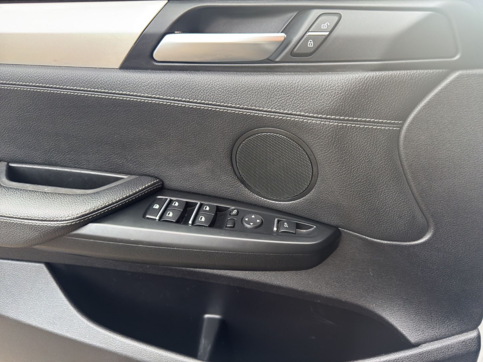 Fahrzeugabbildung BMW X4 xDrive 20d Advantage*Business Paket*Shz*Navi*