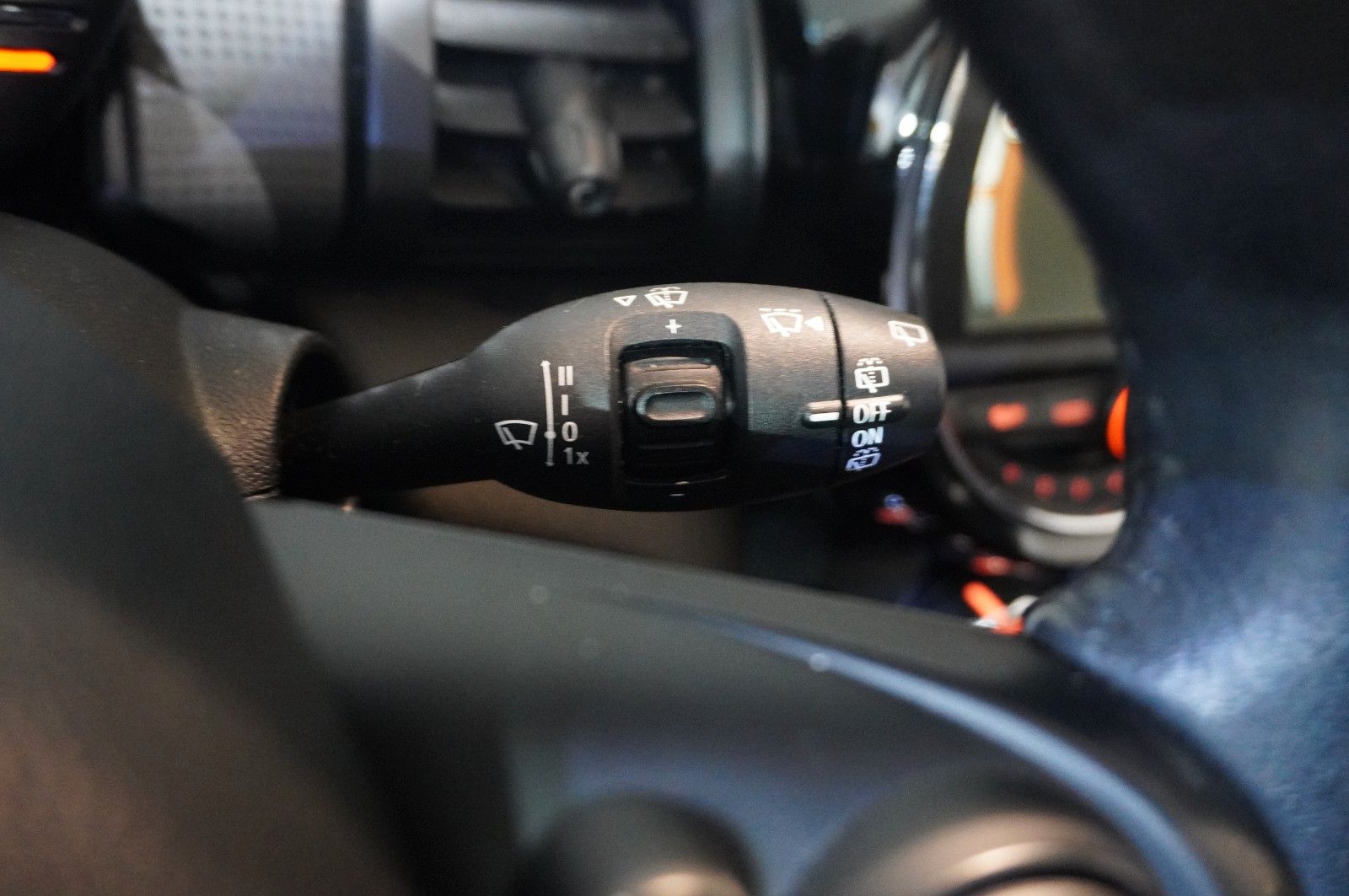 Fahrzeugabbildung MINI COOPER 1.5 3-TÜR PANO./SHZ/KLIMA/BT