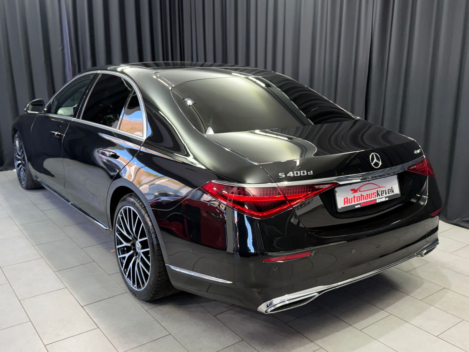Fahrzeugabbildung Mercedes-Benz S 400 d Limousine L 4Matic|Burmester|MASSAGE|HuD